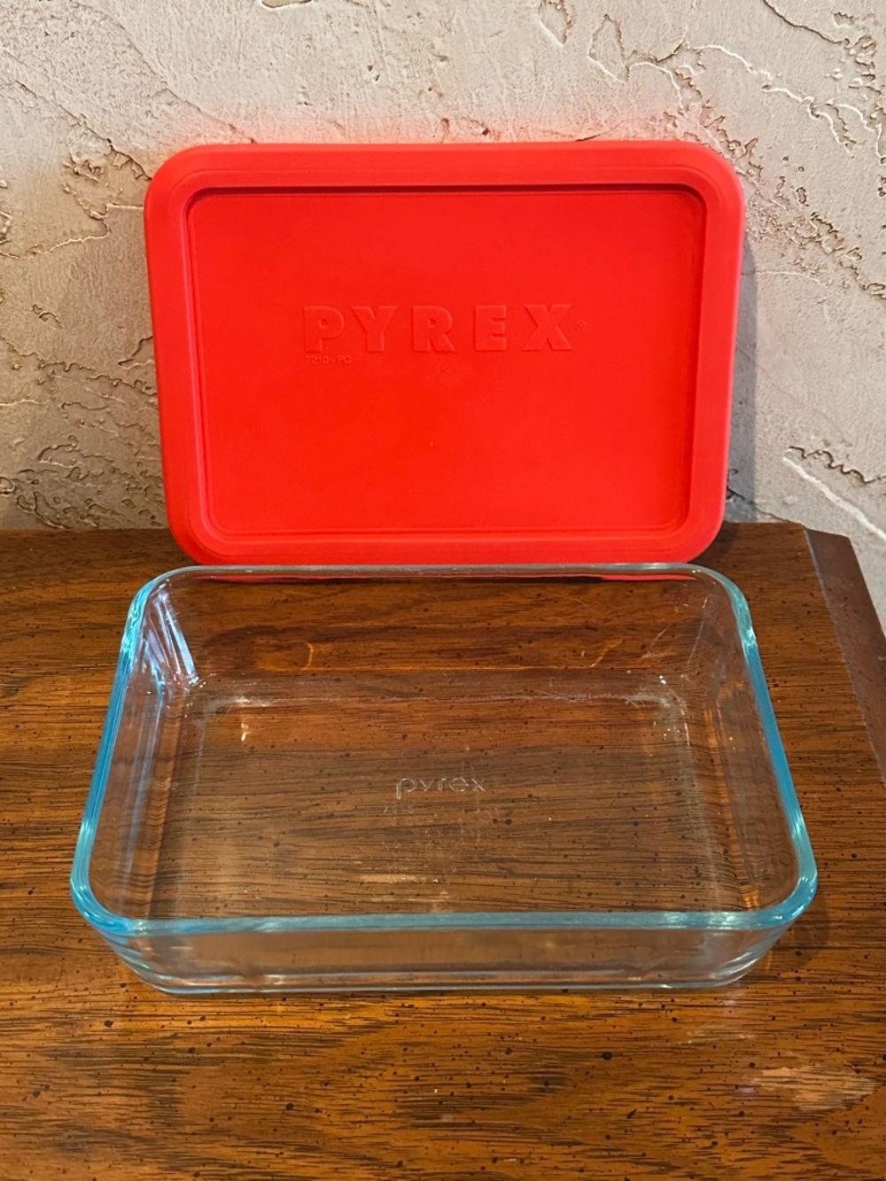 Pyrex 3-Cup Glass Food Storage Dish with Red Lid 7210 7”x5”x1.5”